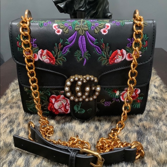 CG Handbags - CG GOLD CHAIN SHOULDER PURSE